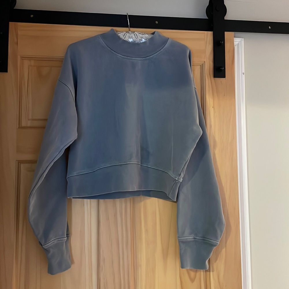 TALENTLESS crop sweatshirt